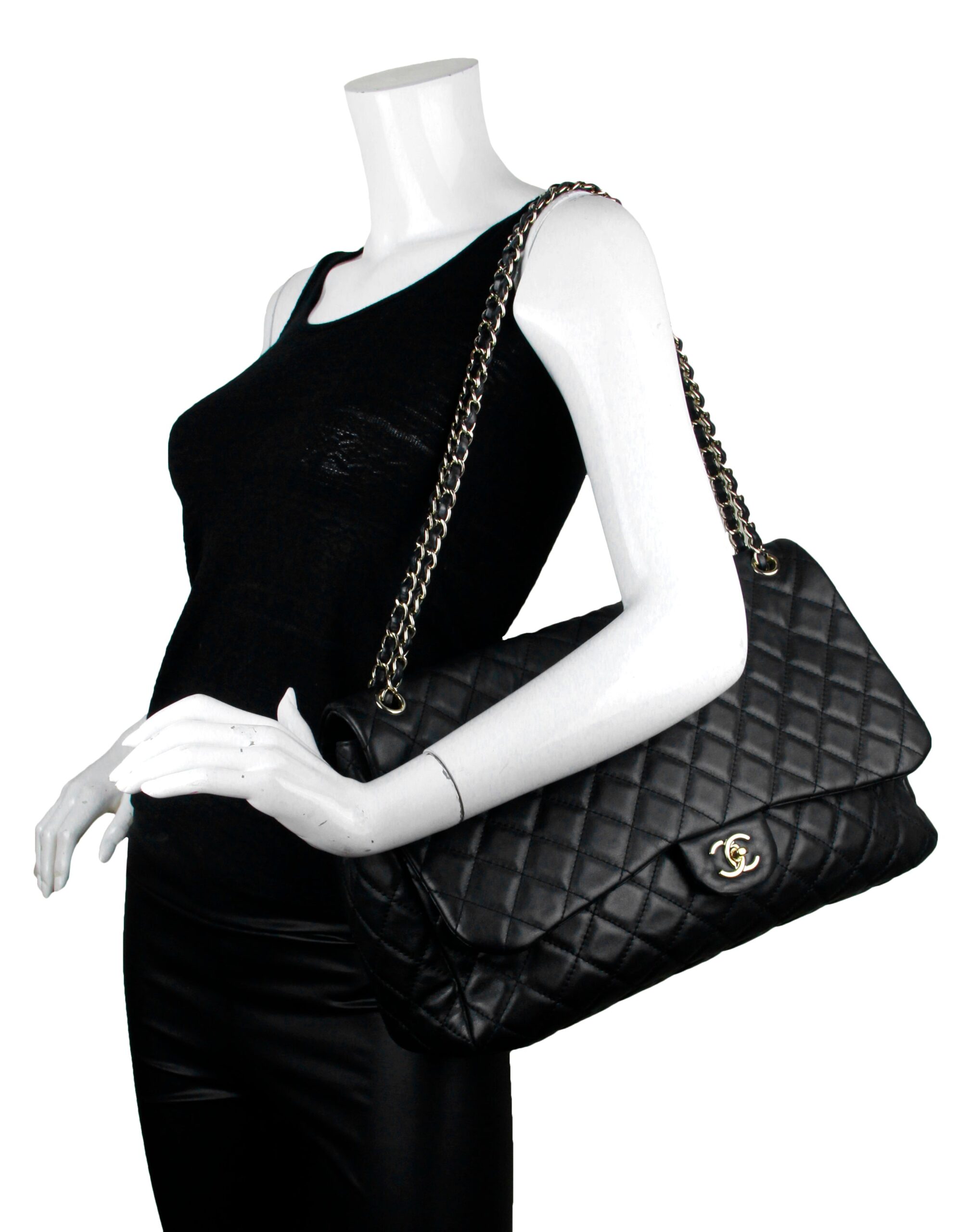 Chanel Flap Bag black – front view