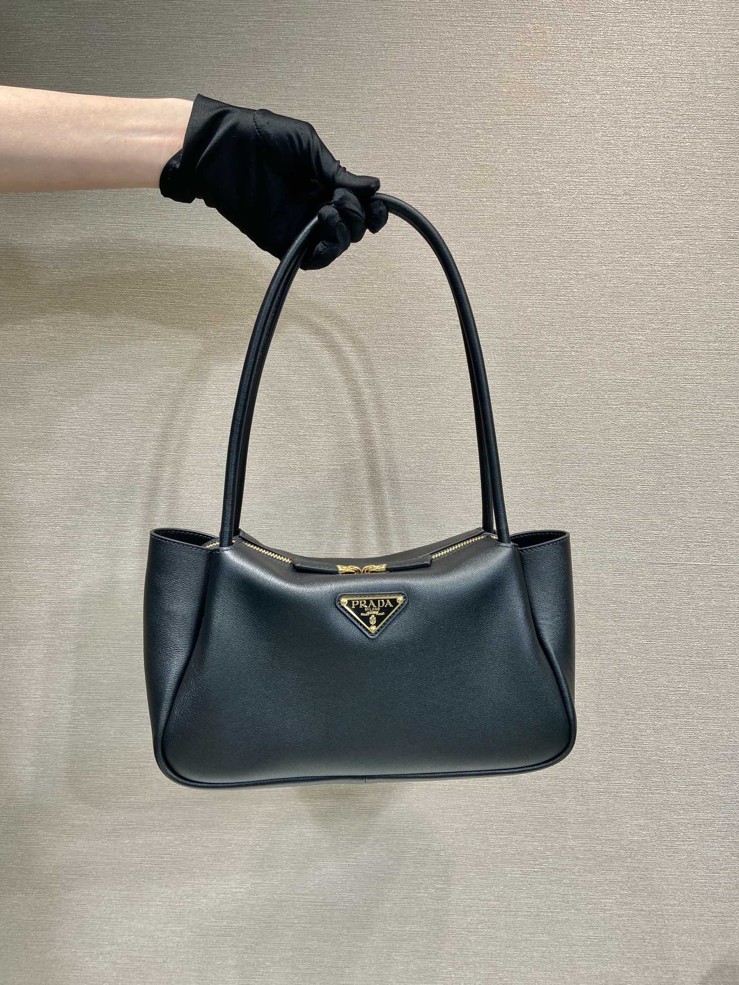 Designer handbag black – front view