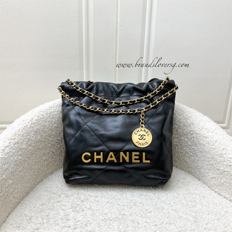 Chanel Hobo black bag – front view