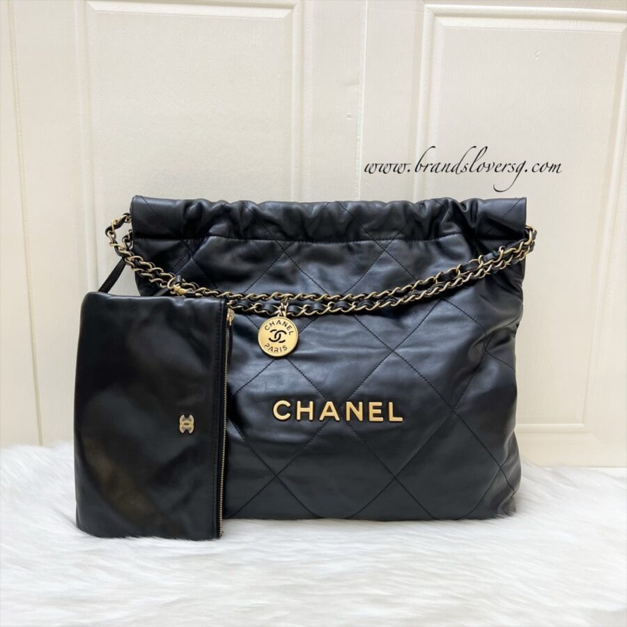 Chanel Hobo black bag – front view