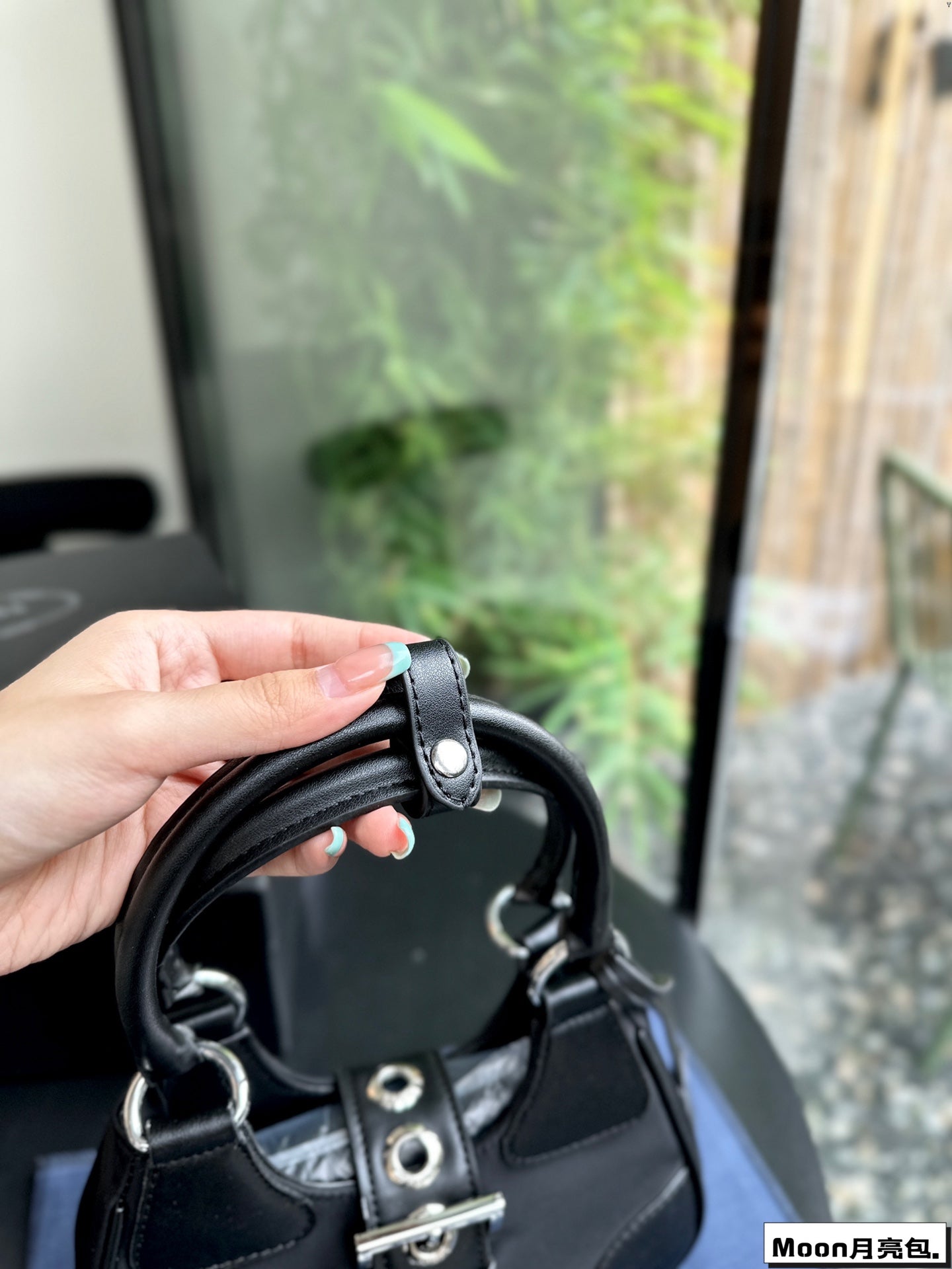 PRA 22 MOON Padded BAG IN Black Calfskin WITH Strap