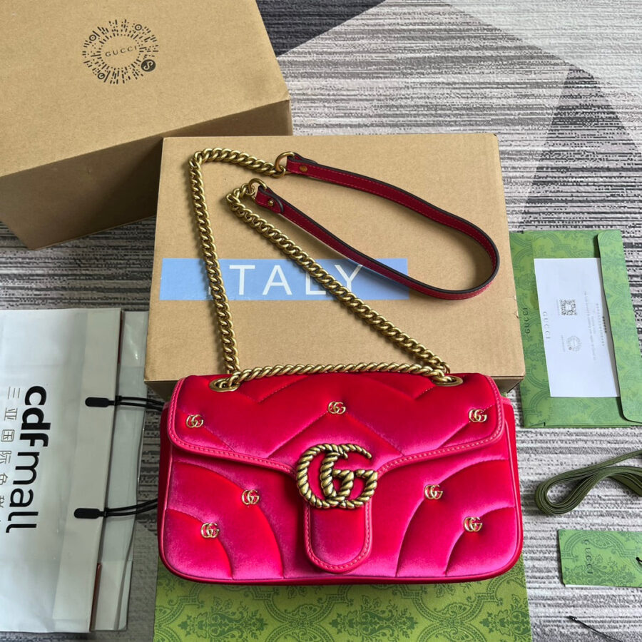 GG MARMONT MEDIUM 26 BAG IN BRIGHT PINK VELVET | Studio Nafay