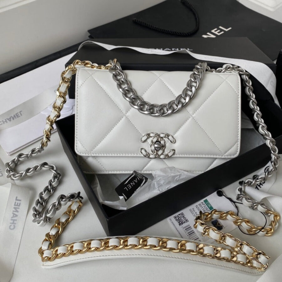 19 WOC 19CM WHITE LAMBSKIN SILVER HARDWARE | Studio Nafay