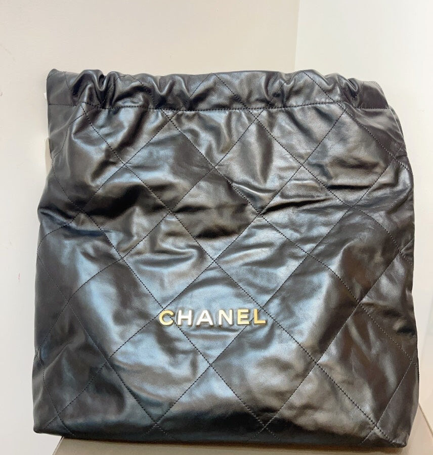 Chanel Shoulder Bag black – front view